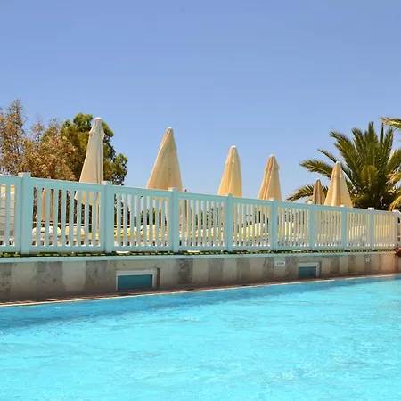 Eken منتجع 4*
